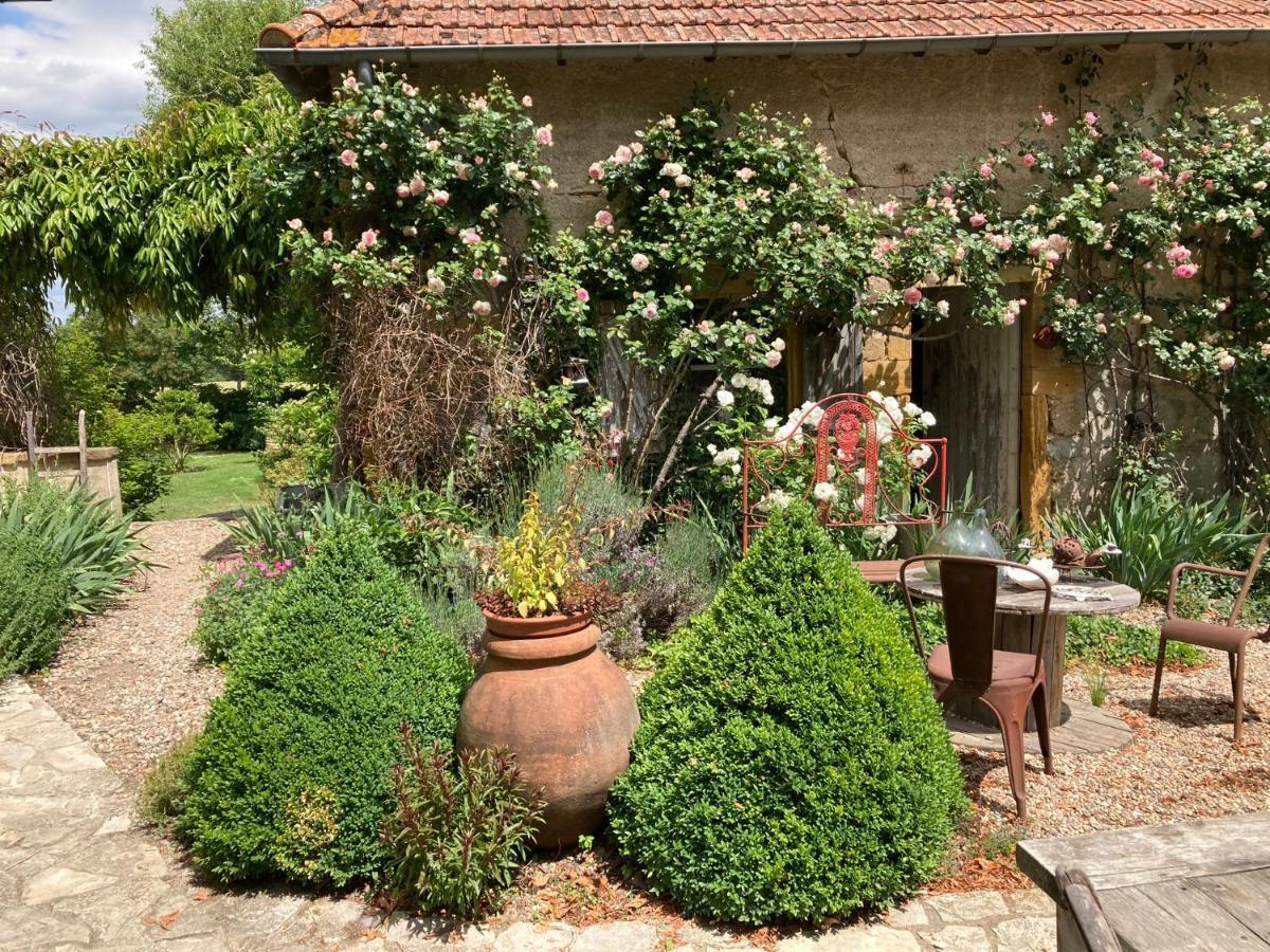 Les Jardins Des Soussilanges Bed & Breakfast Céron Eksteriør bilde